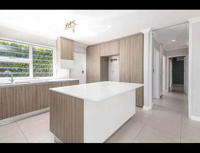 3 BEDROOM FREESTANDING SOLD IN BLOUBERG RISE